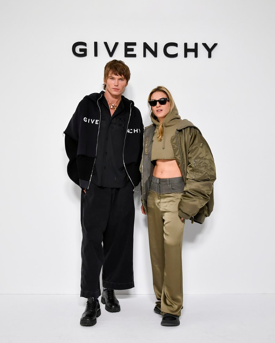 Jordan Barrett et Gaia Repossi au défilé Givenchy automne-hiver 2023-2024