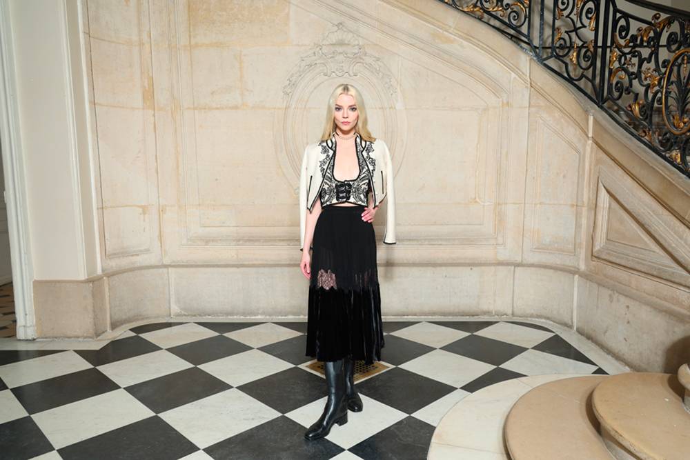 Anya Taylor-Joy au défilé Dior haute couture printemps-été 2023