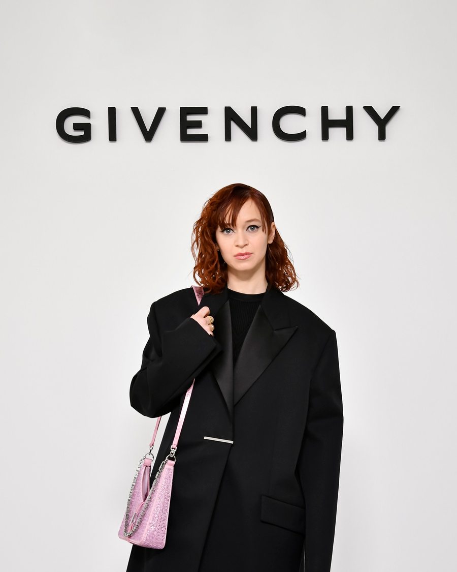 Clara Bretheau au défilé Givenchy automne-hiver 2023-2024