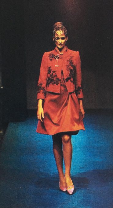 Look Christian Lacroix Haute Couture Printemps Ete 1997 porté par le mannequin Inès Rivero © Droits Réservés