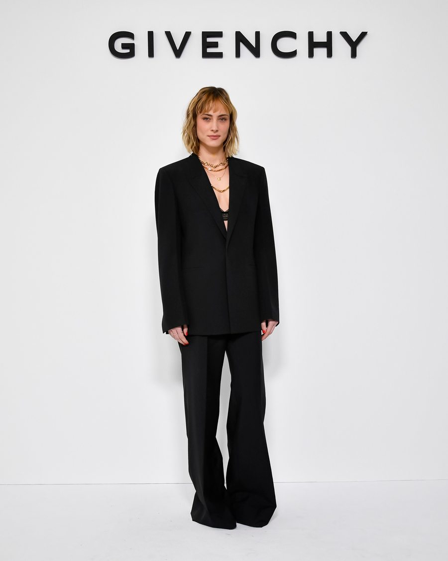 Nora Arnezeder au défilé Givenchy automne-hiver 2023-2024