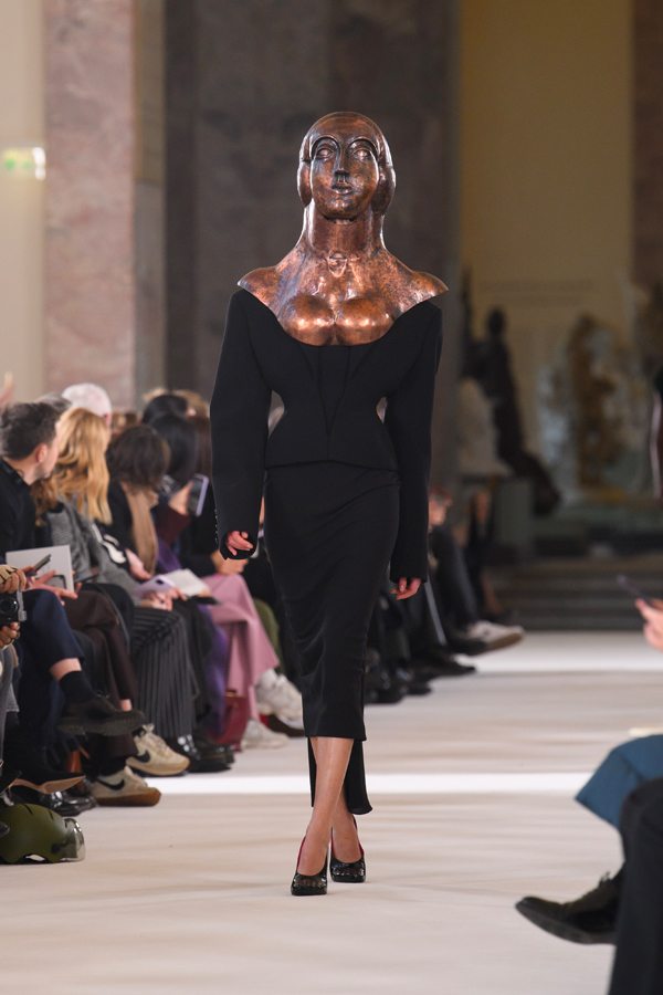 Le défilé Schiaparelli haute couture printemps-été 2023