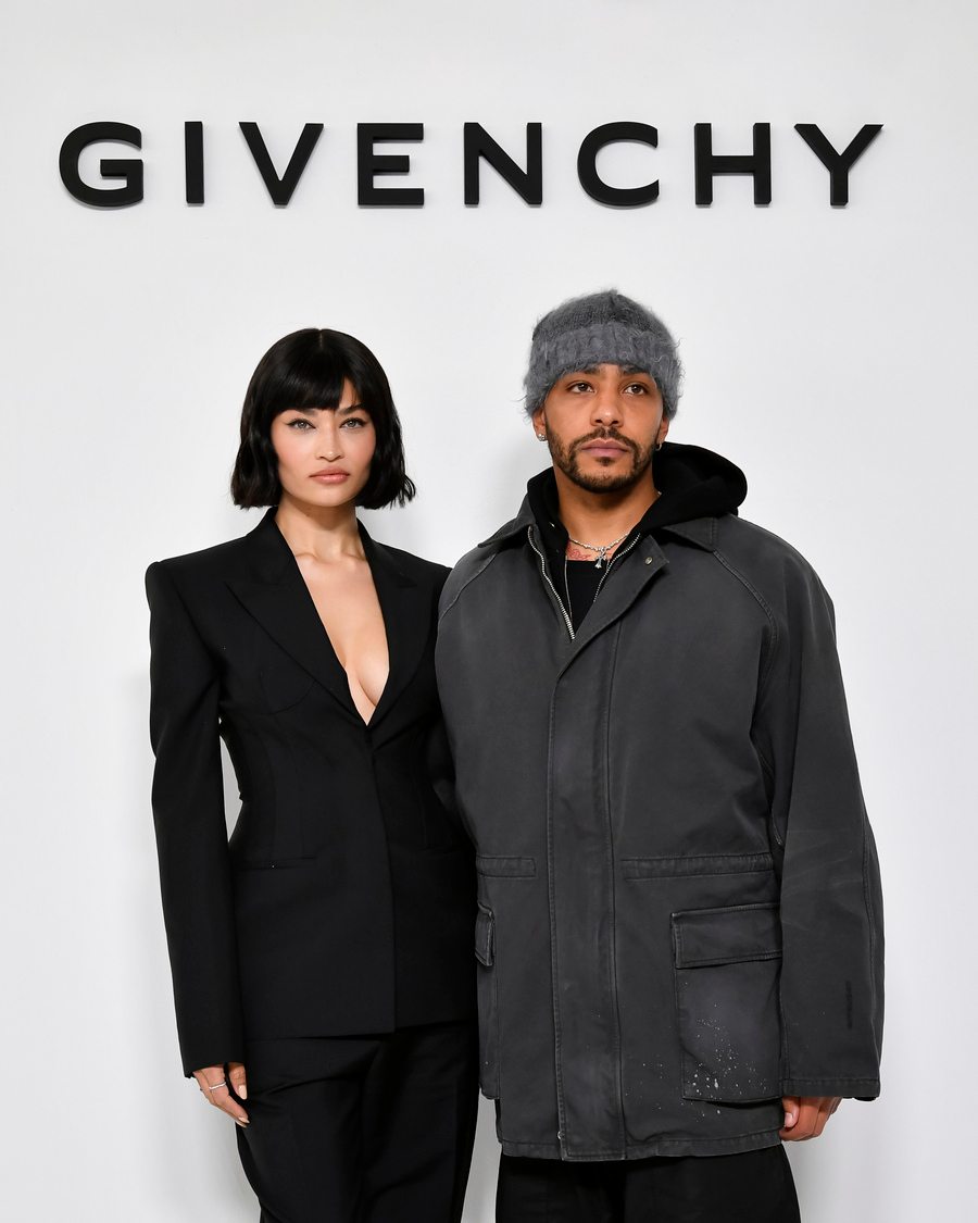 Shanina Shaik et Matthew Adeshuyan au défilé Givenchy automne-hiver 2023-2024