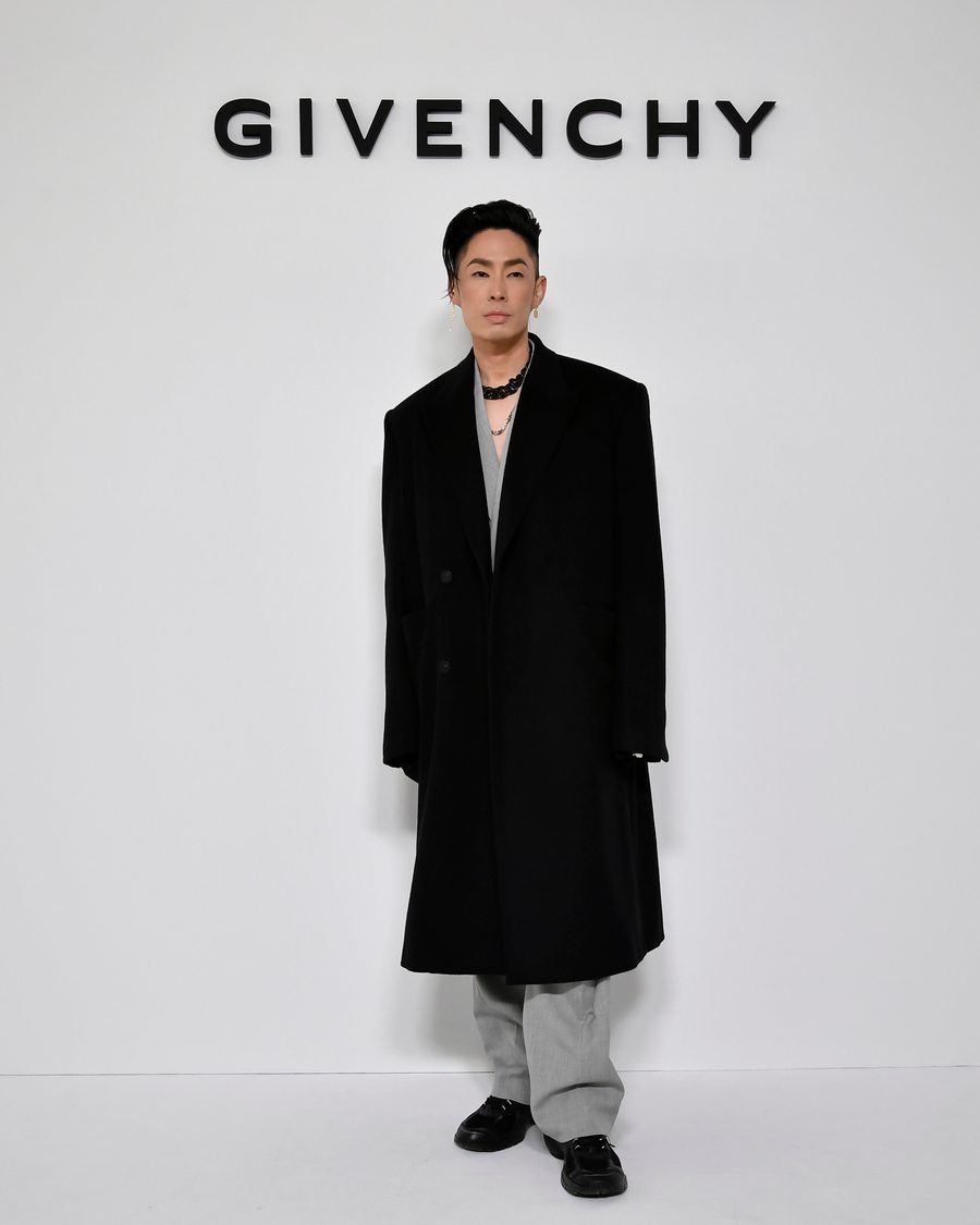 Vaness Wu au défilé Givenchy automne-hiver 2023-2024