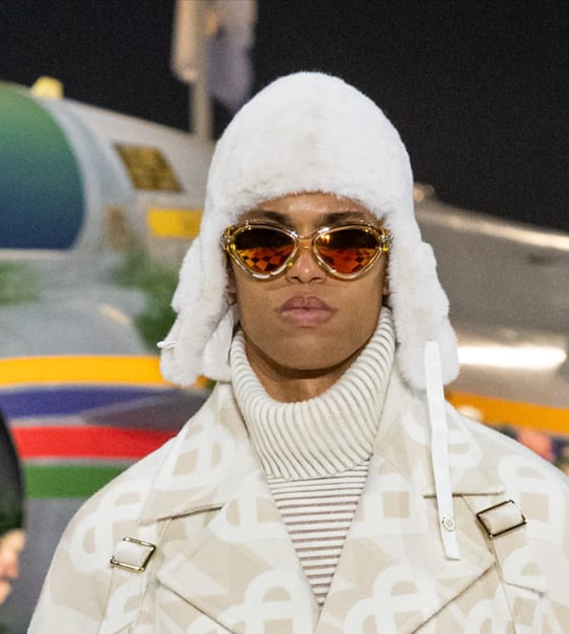Bonnet aviateur et lunettes Casablanca du défilé Homme automne-hiver 2023-2024