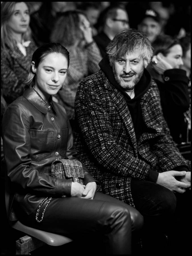 Marion Barbeau et Christophe Honoré au défilé Chanel haute couture printemps-été 2023