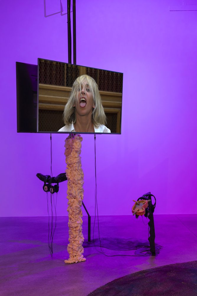 Liv Schulman, “Le Goubernement, Épisode 2”. Capture vidéo © ADAGP, Paris. 2023 – Courtesy de l’artiste, Bemis Center for Contemporary Arts, Omaha, Nebraska, États-Unis.