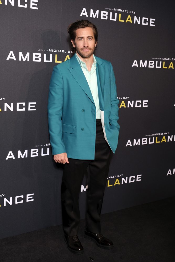 Jake Gyllenhaal en Maison Valentino Essentials à la première du film “Ambulance” au Cinéma UGC Normandie, Paris. Valentino/SGPItalia