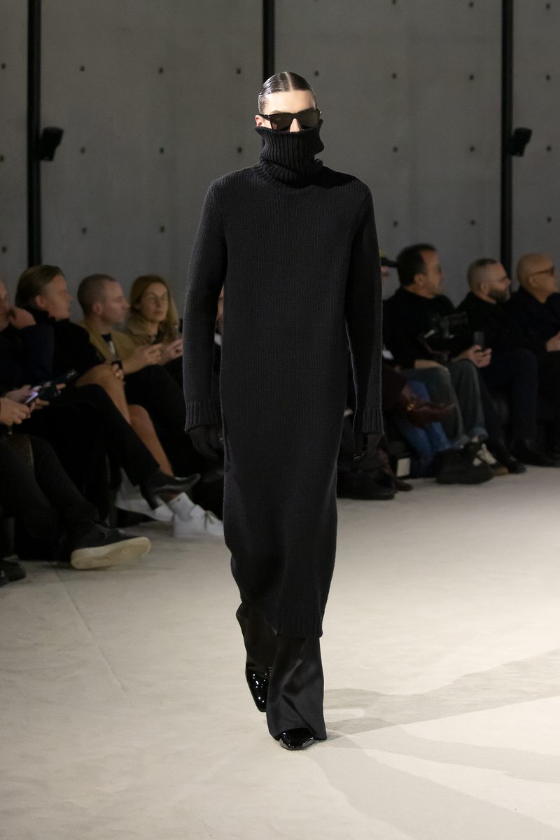 La robe pour homme Saint Laurent automne-hiver 2023-2024