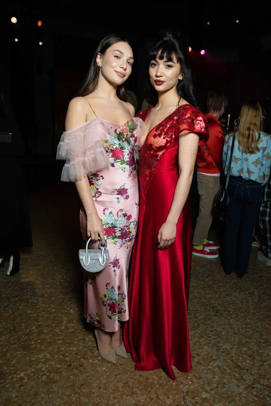 Maddie Ziegler et Rowan Blanchard au défilé Rodarte automne-hiver 2023-2024 à la Fashion Week de New York.