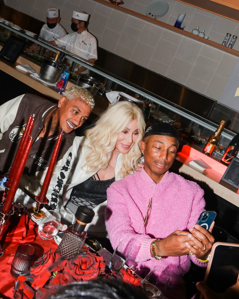 Alexander AE Edwards, Cher et Pharrell Williams à la soirée Tod's célébrant les nommés aux Grammy Awards © Sydney Jackson-BFA