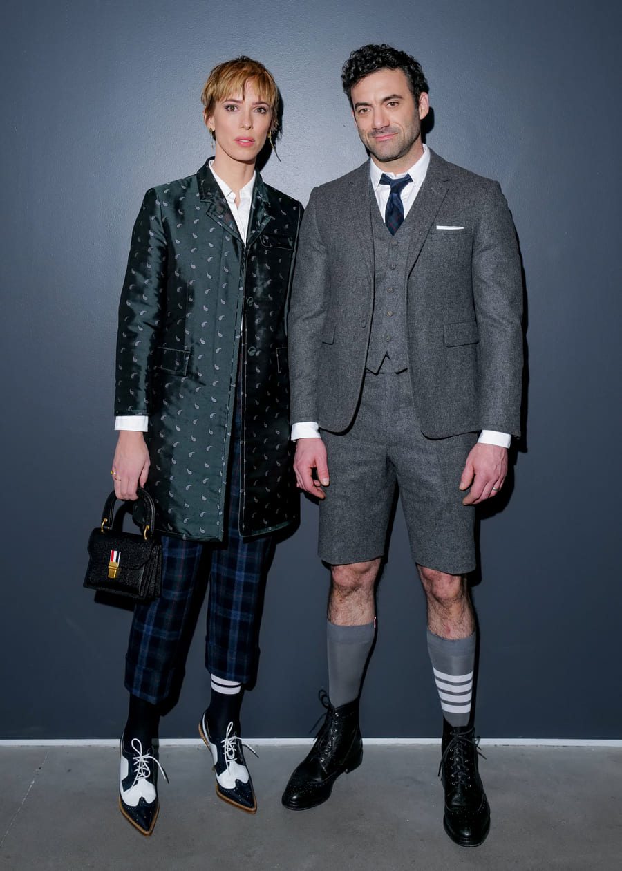 Rebecca Hall et Morgan Spector au défilé Thom Browne automne-hiver 2023-2024 à la Fashion Week de New York.