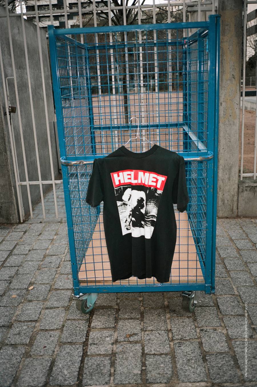 Les tee-shirts Saint Laurent Rive Droite Vintage 