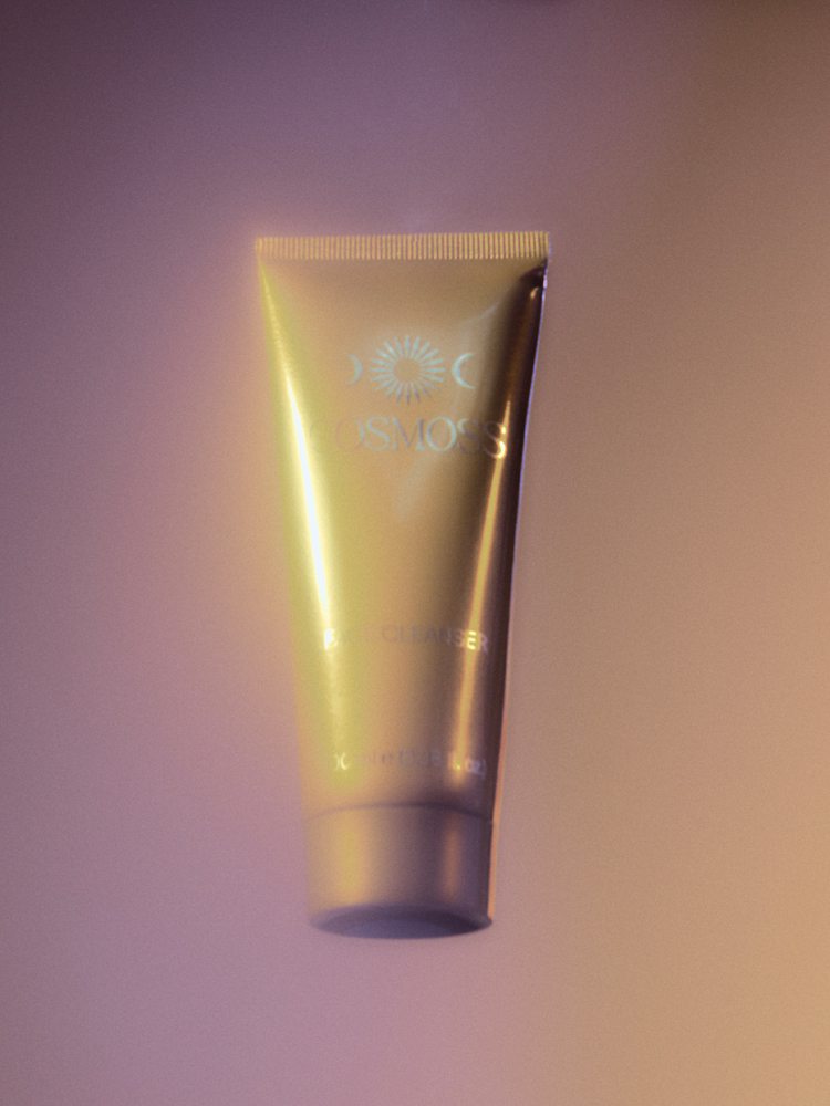 Le produit Face Cleanser de la ligne Cosmoss by Kate Moss