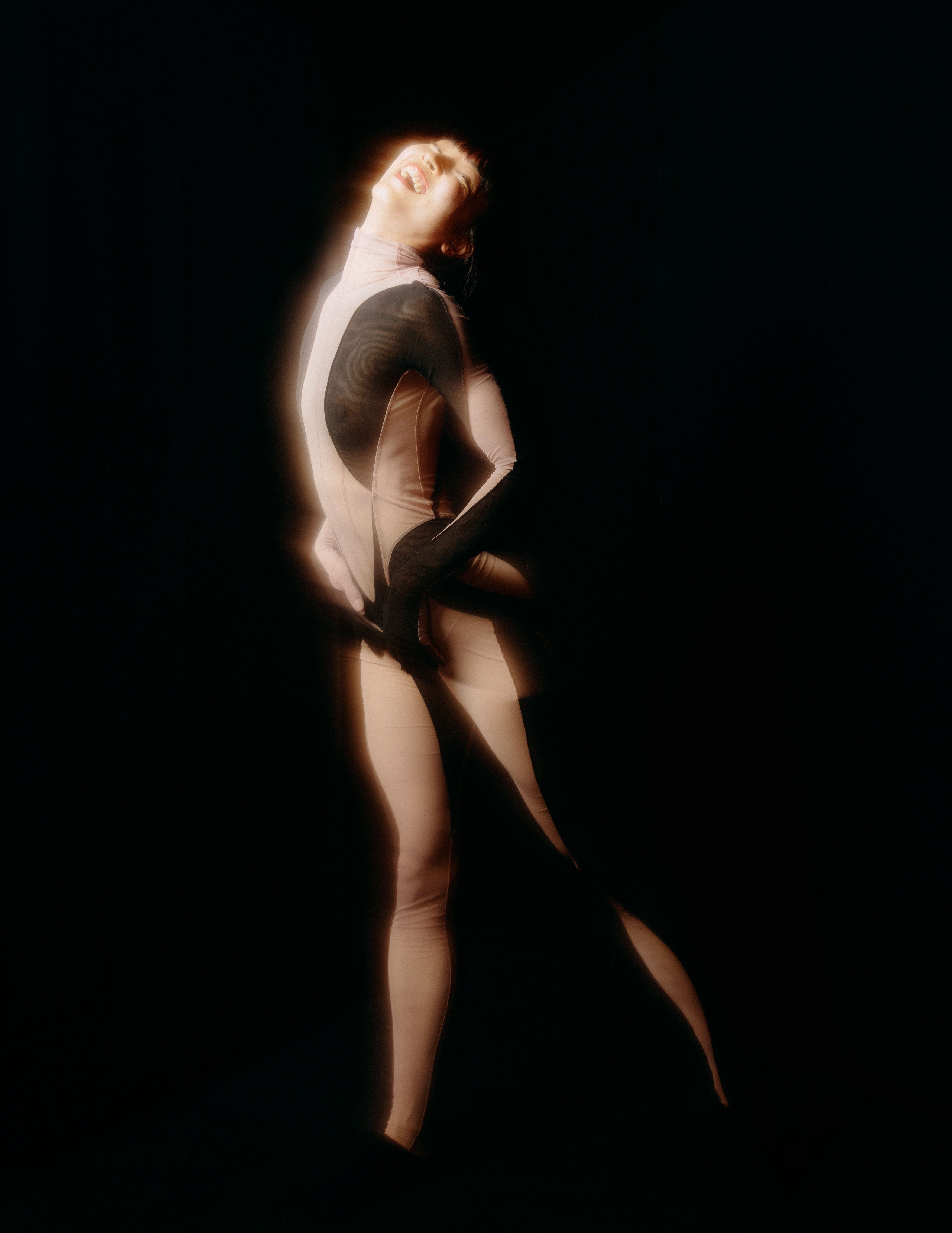 Costume de Mugler par Casey Cadwallader pour Mood porté par Nonoka Kato. Chorégraphie Lasseindra Ninja, Ballet national de Marseille, 2021 © BNM / Louise Desnos - direction image Alice Gavin, artiste associée au BNM (2019-2021)

