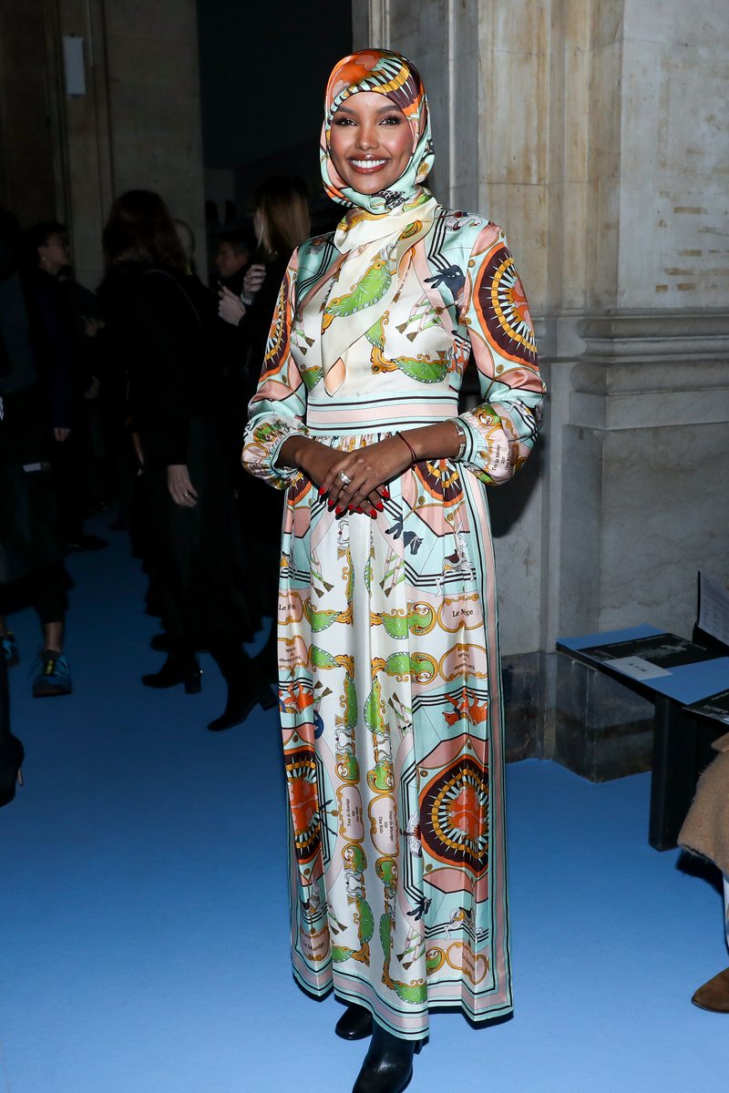 Halima Aden au défilé Tory Burch automne-hiver 2023-2024 à la Fashion Week de New York.