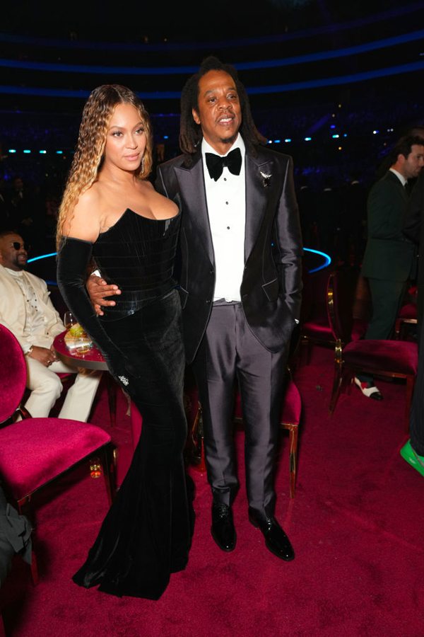 Beyoncé en Schiaparelli et Jay-Z aux Grammy Awards 2023. Photo by Kevin Mazur/Getty Images for The Recording Academy