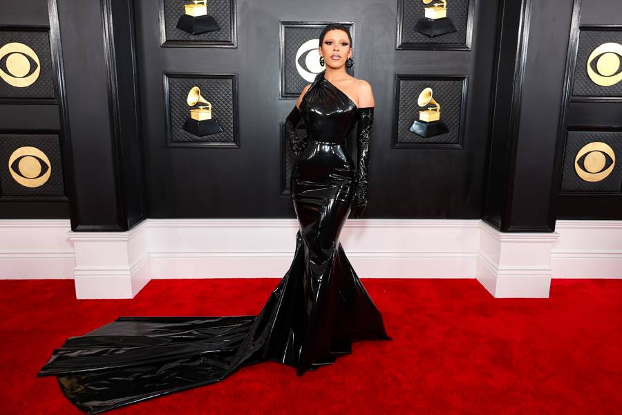 Doja Cat en Atelier Versace aux Grammy Awards 2023. Getty Images