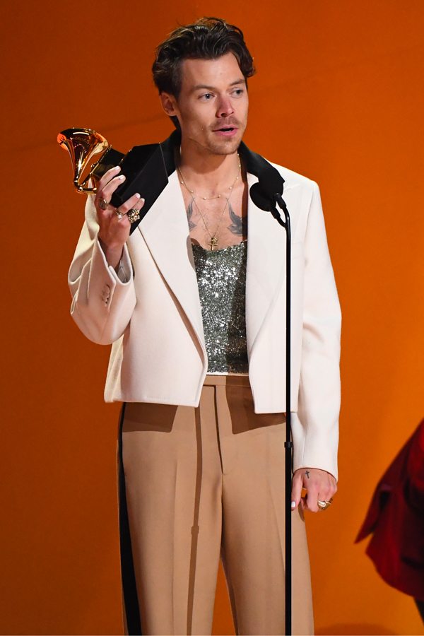 Harry Styles en Gucci aux Grammy Awards 2023. Image courtesy of Gucci/Getty Images