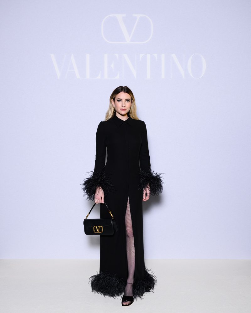 Emma Roberts au défilé Valentino automne-hiver 2023-2024
