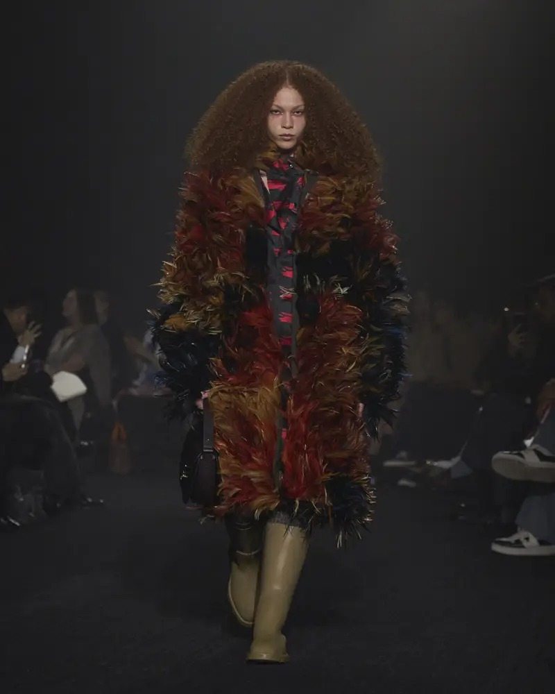 Feathers at Burberry Fall/Winter 2023-2024