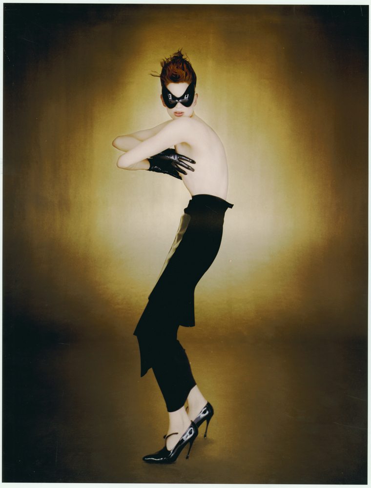 Thierry Mugler, ensemble, haute couture Printemps-été 1997, collection «Les Insectes». Photo Jean-Baptiste Mondino publiée dans Vogue Paris en mars 1997 / Mannequin Kristen McMenamy.