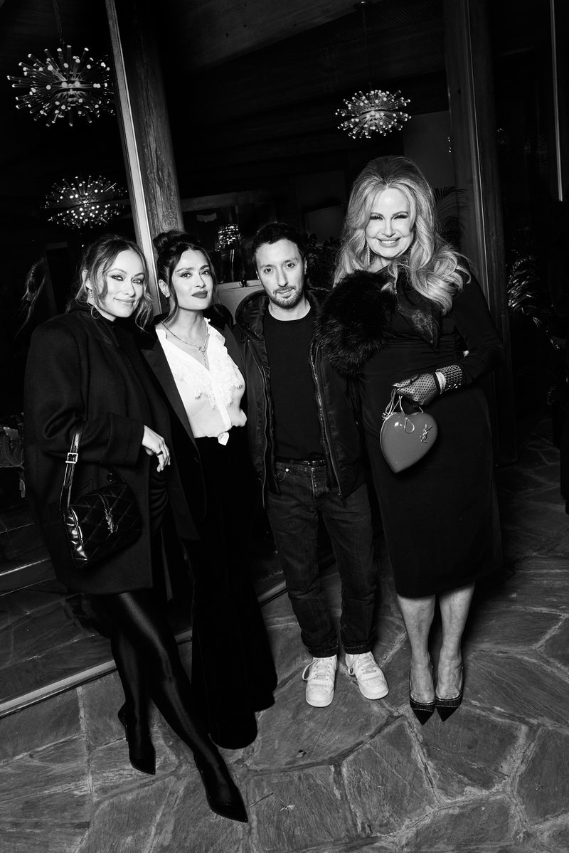 Olivia Wilde, Salma Hayek, Anthony Vaccarello et Jennifer Coolidge au dîner pré-Oscars Saint Laurent à Los Angeles
