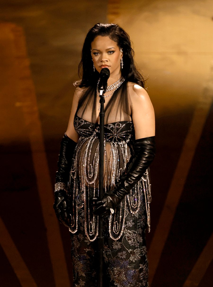 Rihanna en Maison Margiela Artisanal et De Beers à la 95e cérémonie des Oscars 