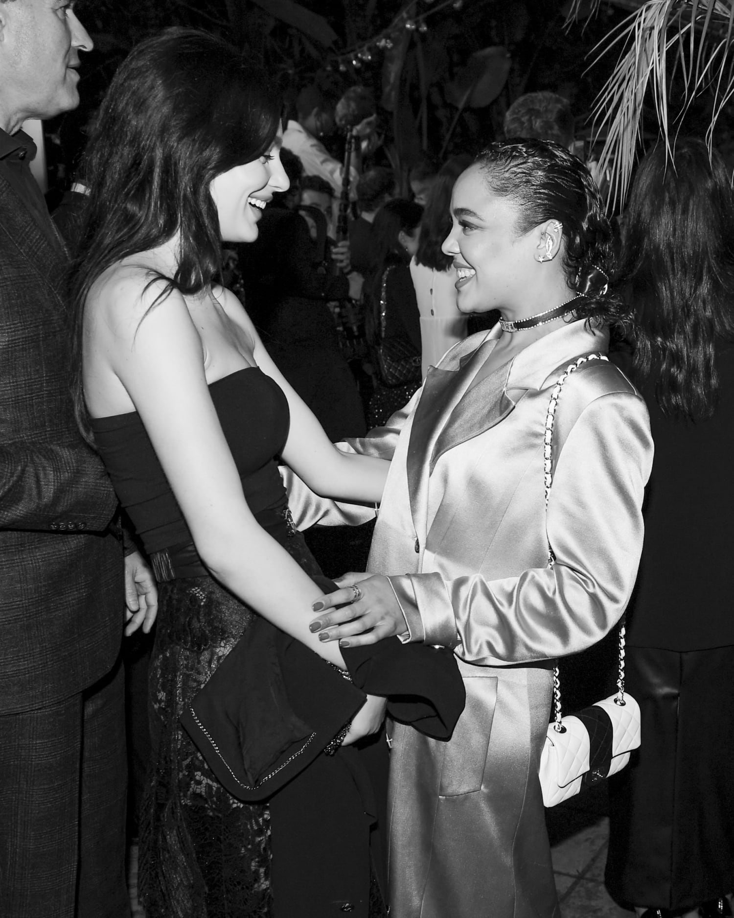 Camila Morrone et Tessa Thompson au dîner pré-Oscars Chanel et Charles Finch 