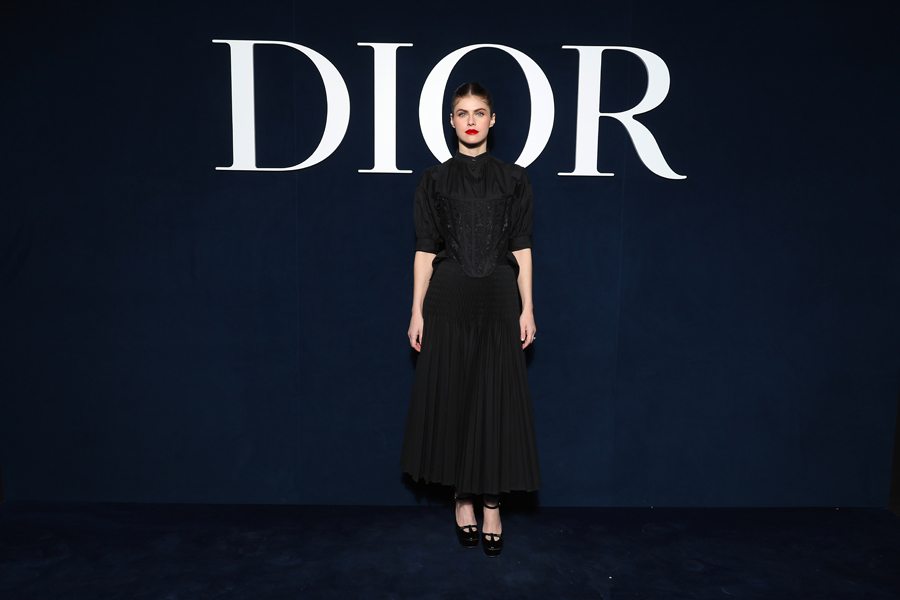 Alexandra Daddario au défilé Dior automne-hiver 2023-2024