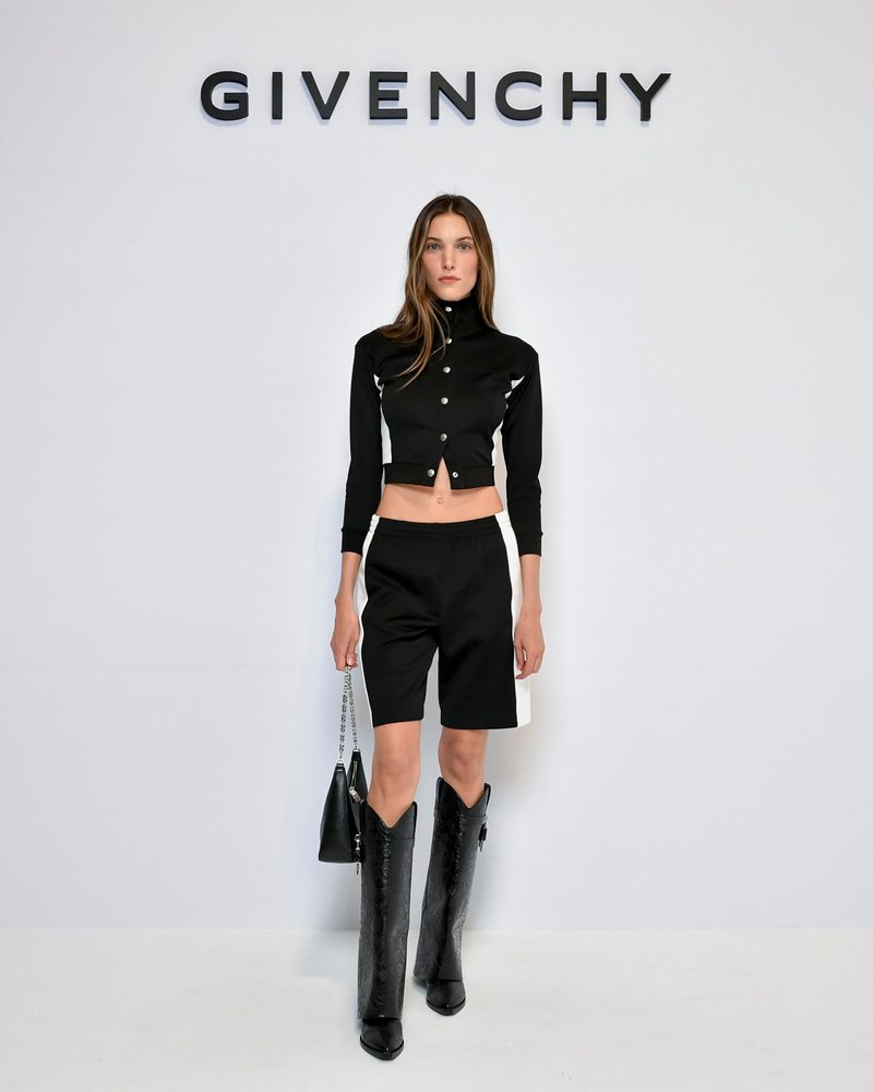 Charlotte Cardin au défilé Givenchy automne-hiver 2023-2024