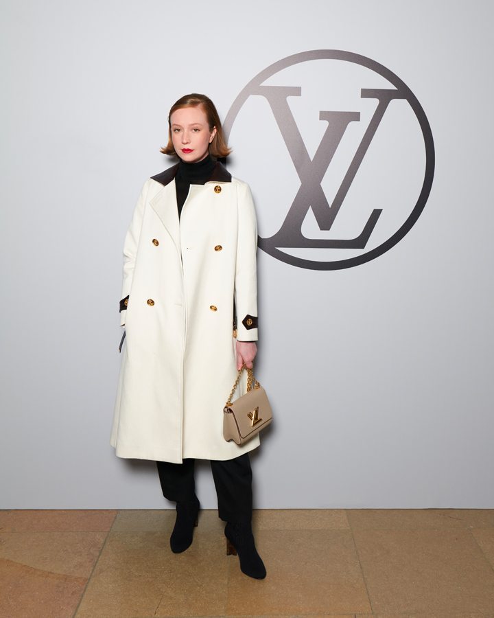 Hannah Einbinder au défilé Louis Vuitton automne-hiver 2023-2024