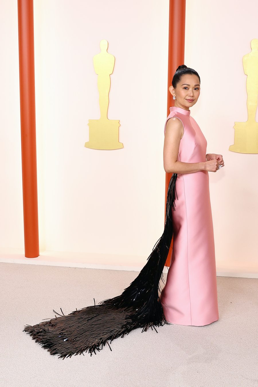 Hong Chau en Prada à la 95e cérémonie des Oscars 