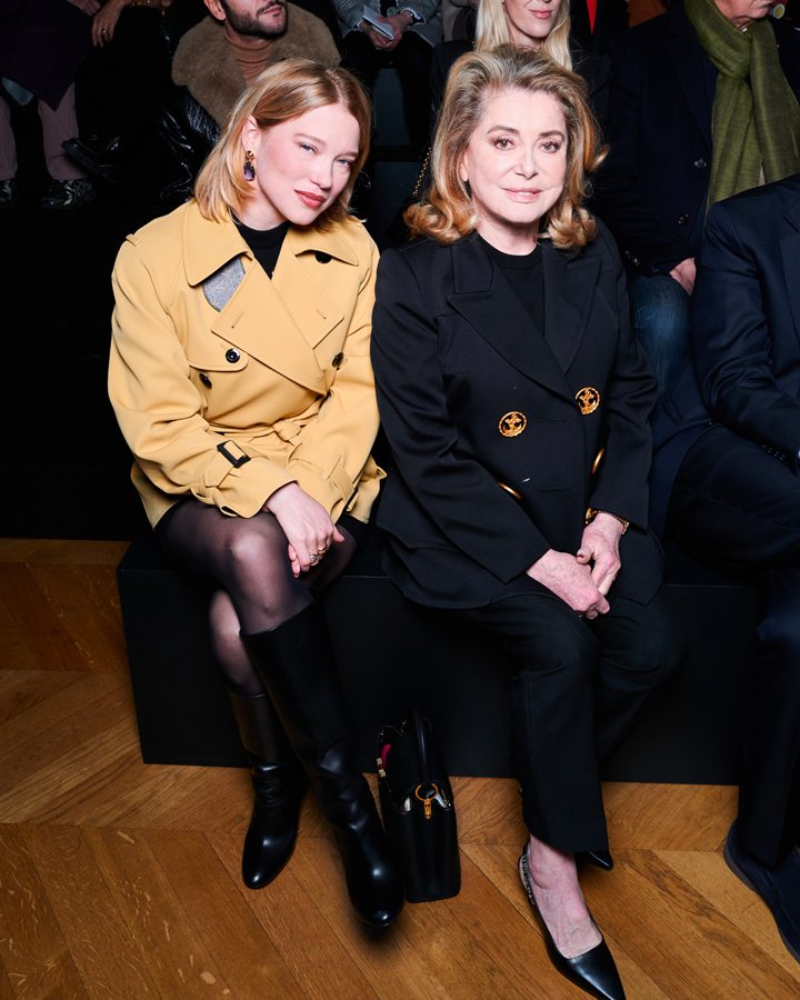 Lea Seydoux & Catherine Deneuve au défilé Louis Vuitton automne-hiver 2023-2024