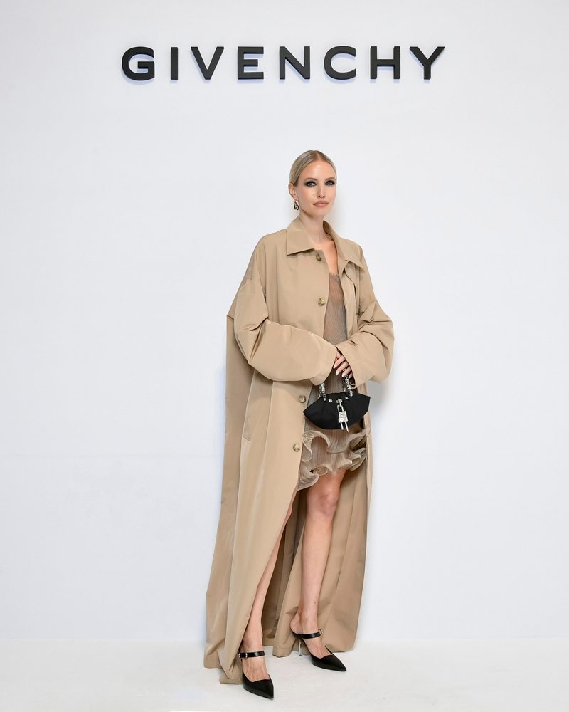 Leonie Hanne au défilé Givenchy automne-hiver 2023-2024