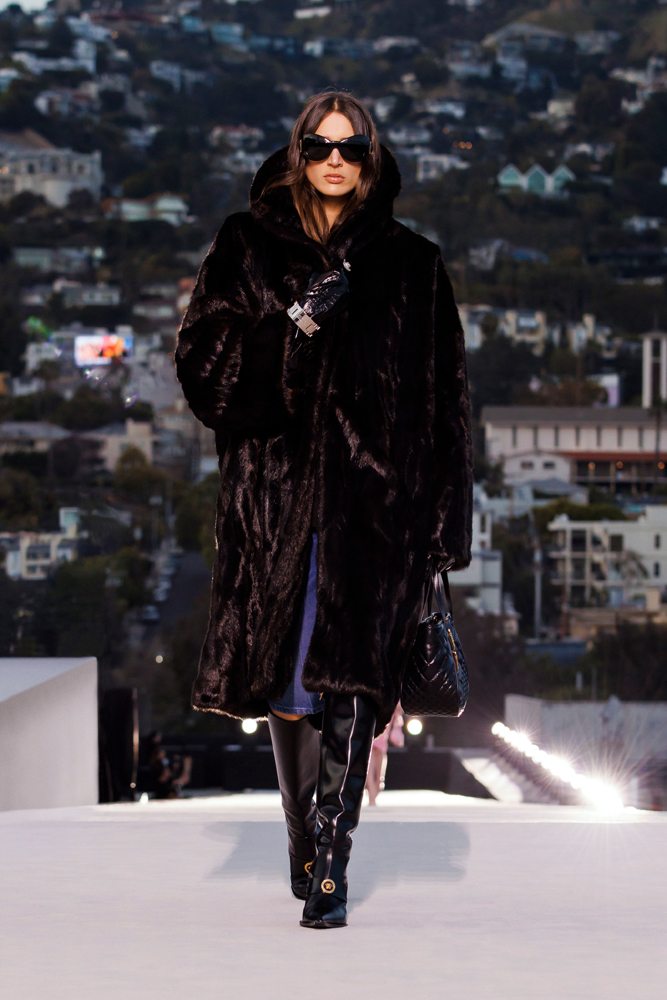 Le défilé Versace automne-hiver 2023-2024