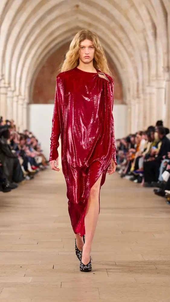 The red dress at Lanvin Fall/Winter 2023-2024