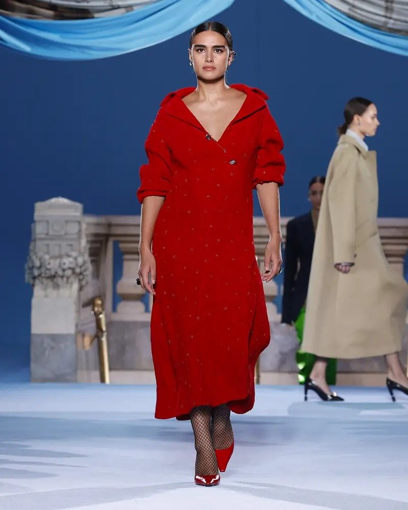 The red dress at Tory Burch Fall/Winter 2023-2024