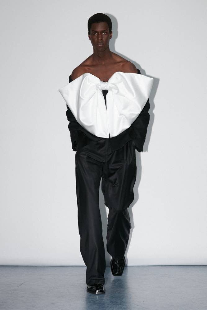 The XXL bow tie at Gmbh Fall/Winter 2023-2024