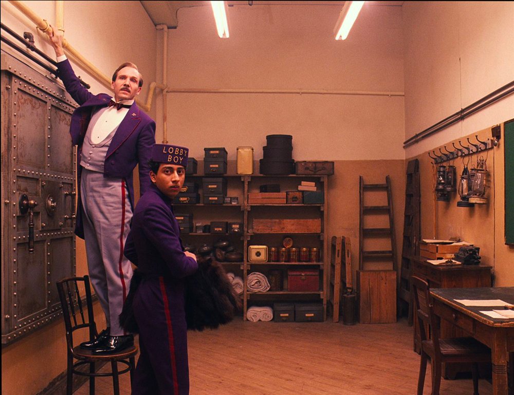 Ralph Fiennes et Tony Revolori dans le film The Grand Budapest Hotel (2014) © 20th Century Fox France