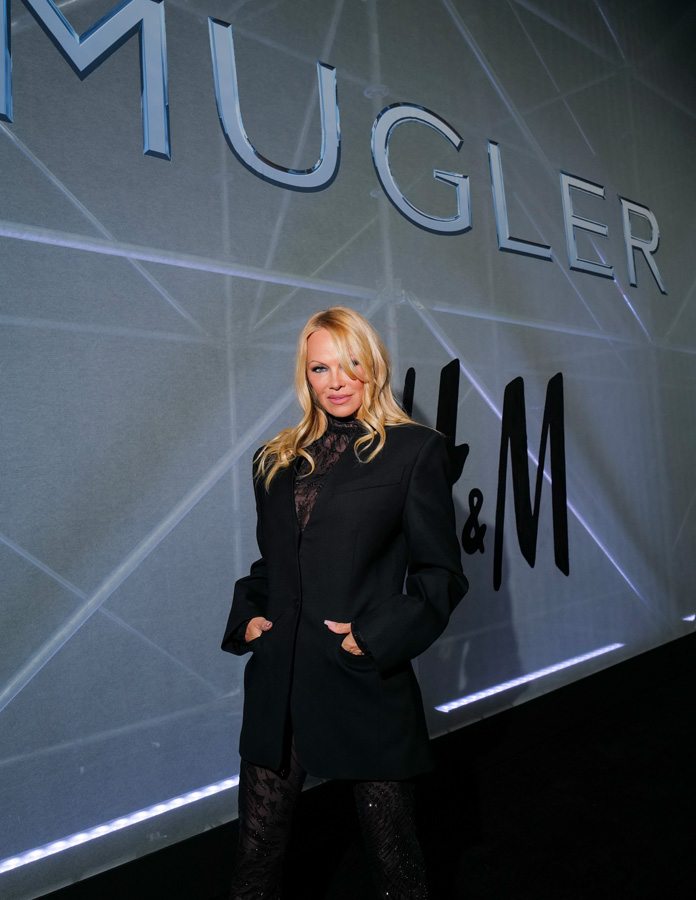 Pamela Anderson à la soirée Mugler H&M à New York.