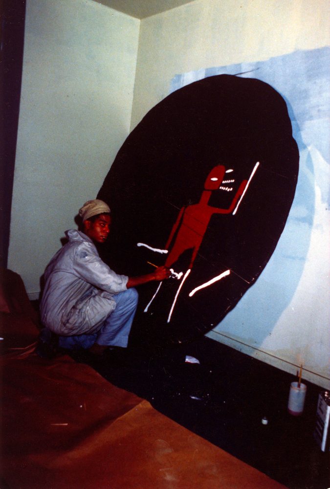 Jean-Michel Basquiat peignant au Area Club, 1984 ©Ben Buchanan