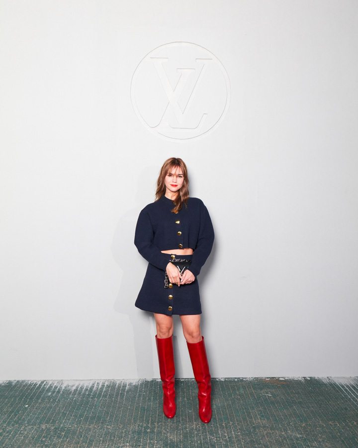 Maia Mitchell au défilé Louis Vuitton Pre-Fall 2023 à Séoul