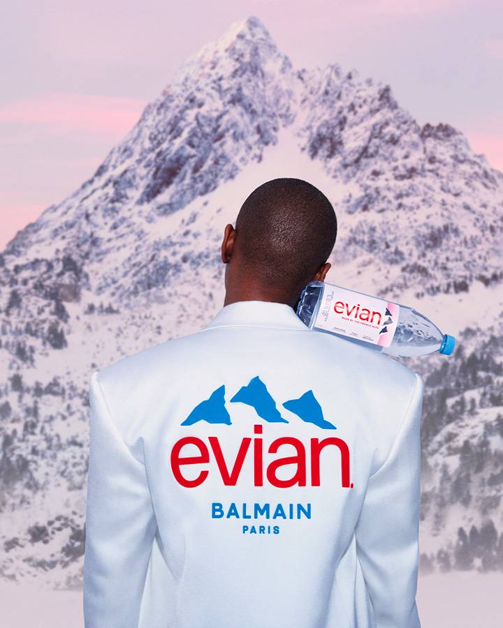 La collection de pret-à-porter Balmain x Evian