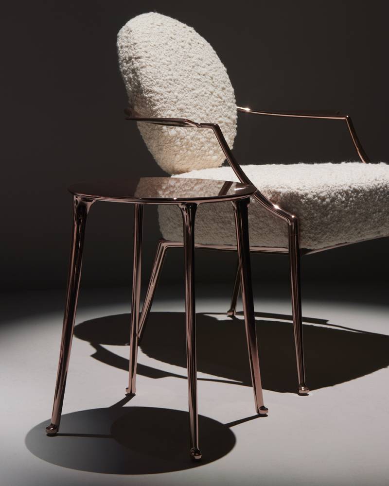 Vue de l'installation autour de la chaise Monsieur Dior par Philippe Starck au Salone del Mobile.