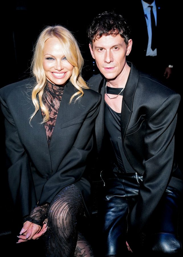 Pamela Anderson et Casey Cadwallader à la soirée Mugler H&M à New York.