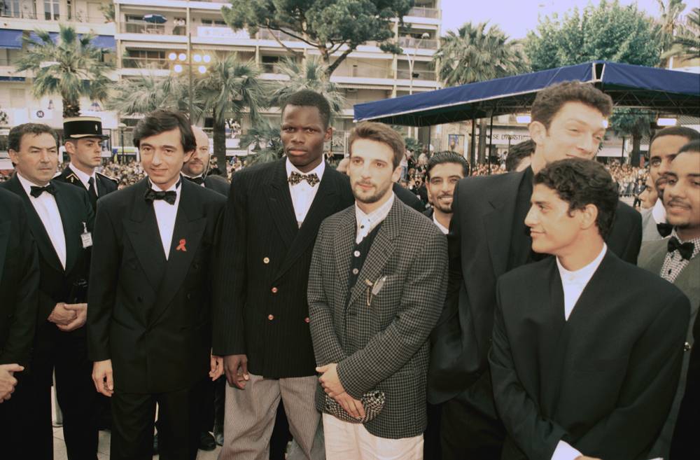 Culture Minister Philippe Douste-Blazy, director Mathieu Kassovitz and actors Hubert Koundé, Saïd Taghmaoui and Vincent Cassel at the Cannes Film Festival, May 27, 1995. Photopar Pool ARNAL/GARCIA/PICOT/Gamma-Rapho via Getty Images.