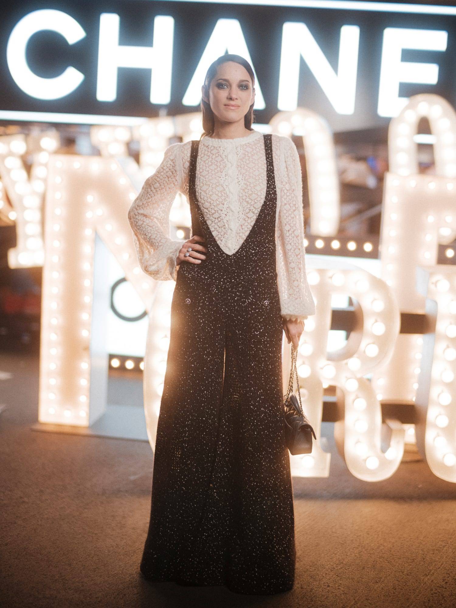 Marion Cotillard au défilé Chanel croisière 2023-2024 à Los Angeles