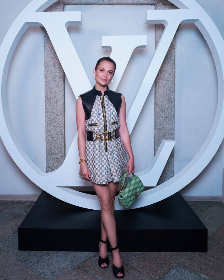 Alicia Vikander au défilé Louis Vuitton Cruise 24 à Isola Bella