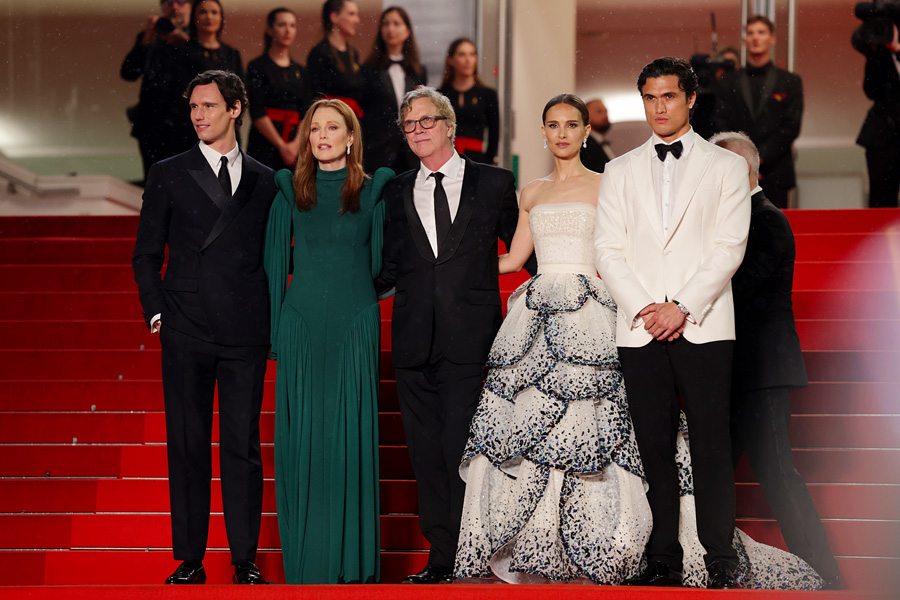 Cory Michael Smith, Julianne Moore, Todd Haynes, Natalie Portman et Charles Melton au Festival de Cannes 2023
